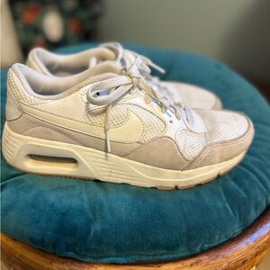 Nike air max women’s size 8 cream and beige